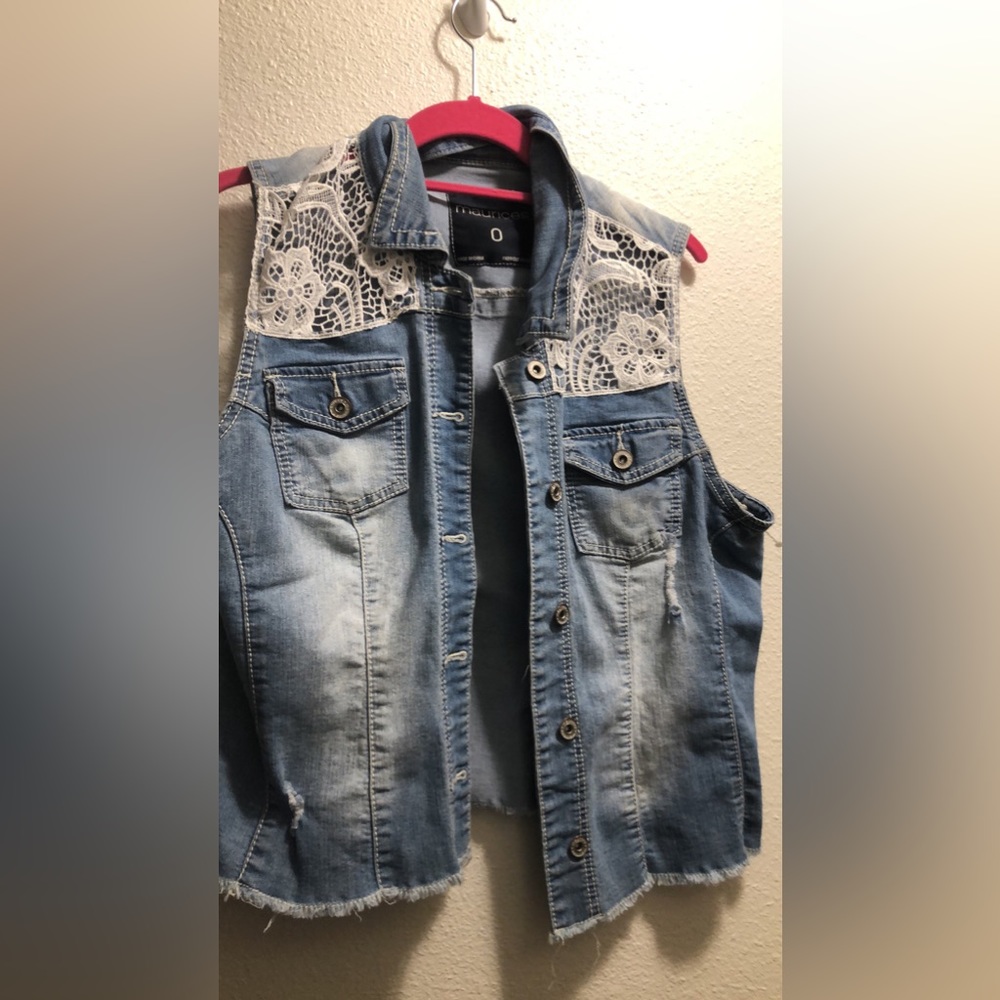 Maurice’s size 0 vest